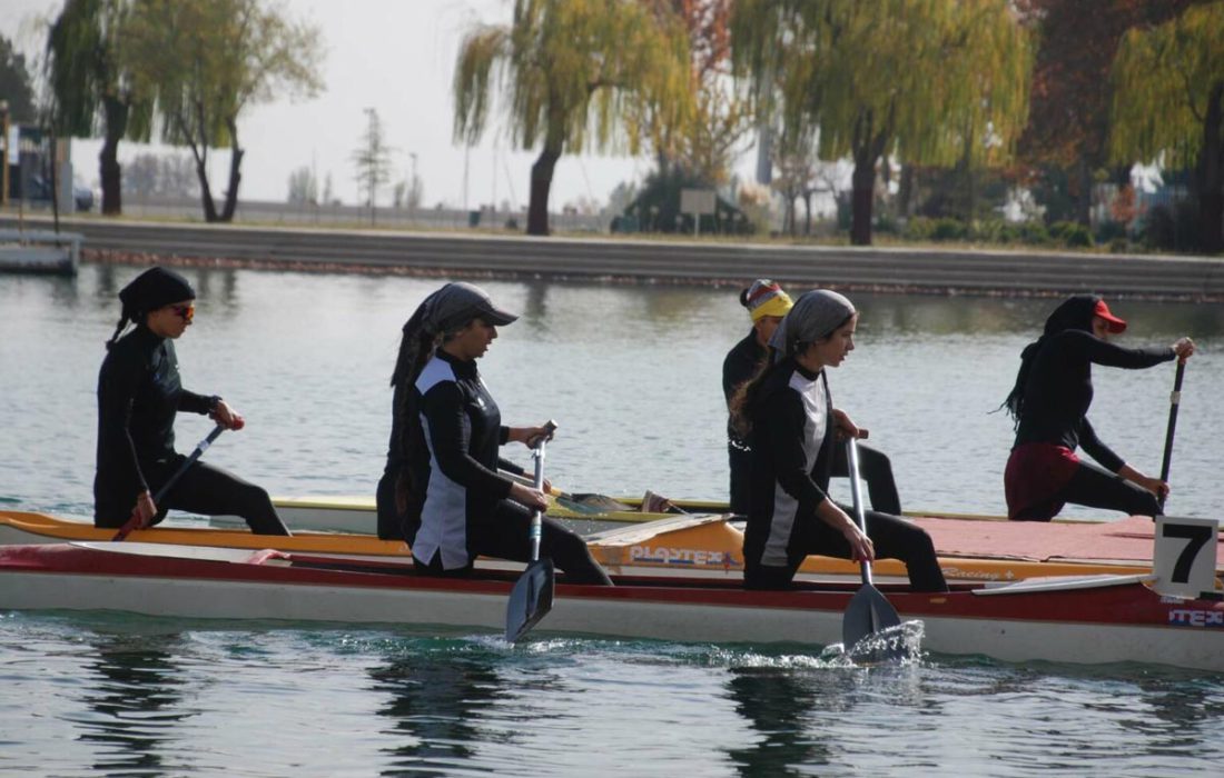 تهران قهرمان قایقرانی آب‌های آرام بانوان کشور شد