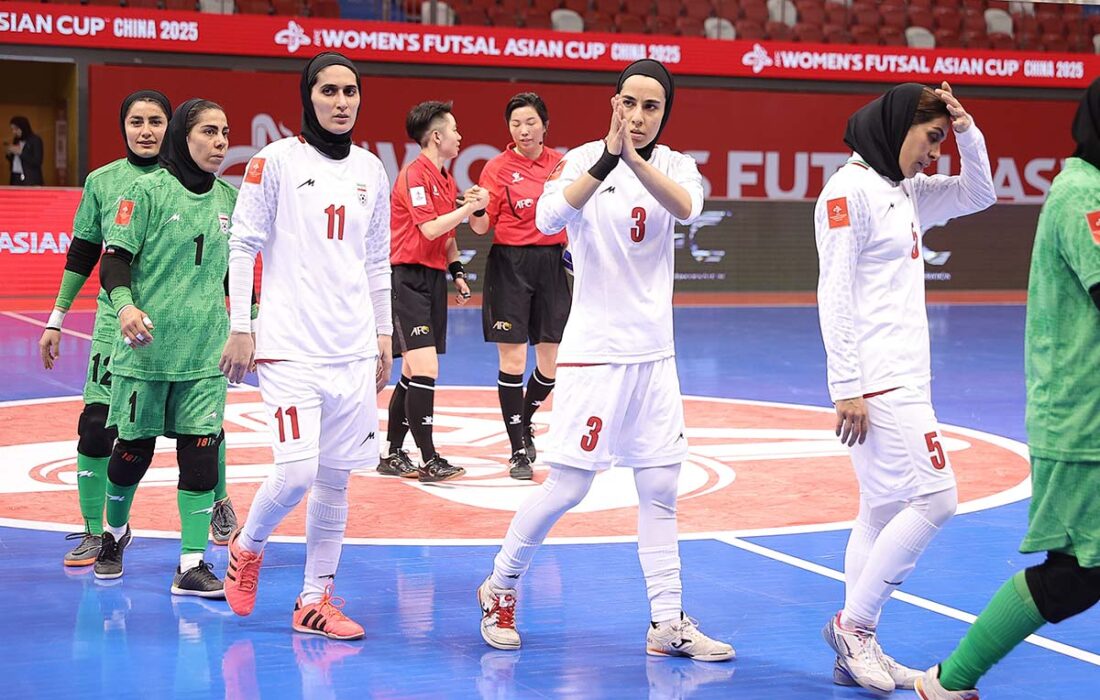 کار دختران فوتسال برای قهرمانی پیچیده است
