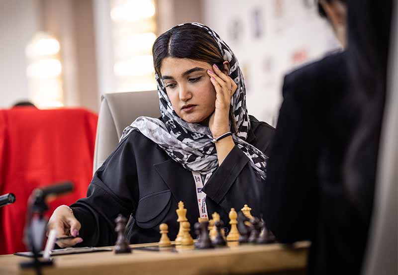 مبینا علی‌نسب، میز شطرنج و فنرباغچه